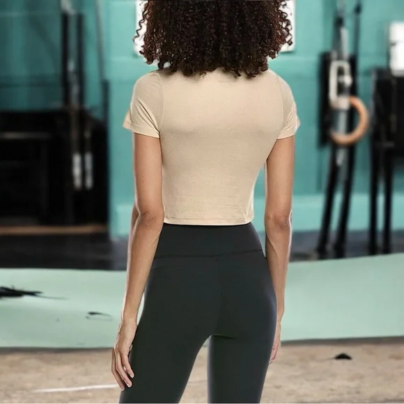 IVL Women’s Slim Fit Beige Minimalist Short Sleeve T-Shirt Sz L - Picture 2 of 16